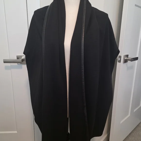 St. John Collection Black Wool Cape with Leather Trim - Picture 1 of 7